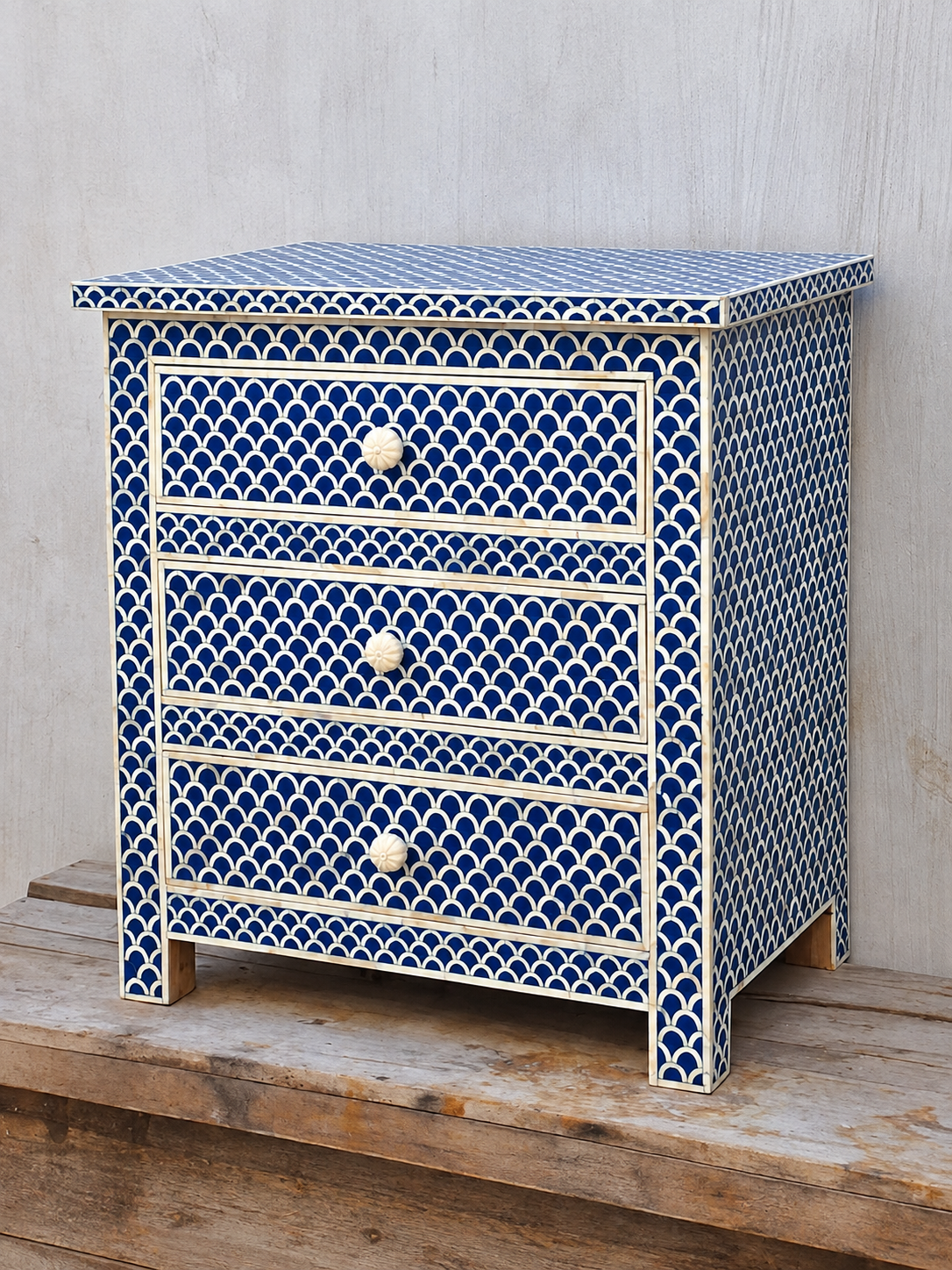 Handmade Blue & White Bone Inlay Bedside Table – Scallop 3 Drawer Nightstand