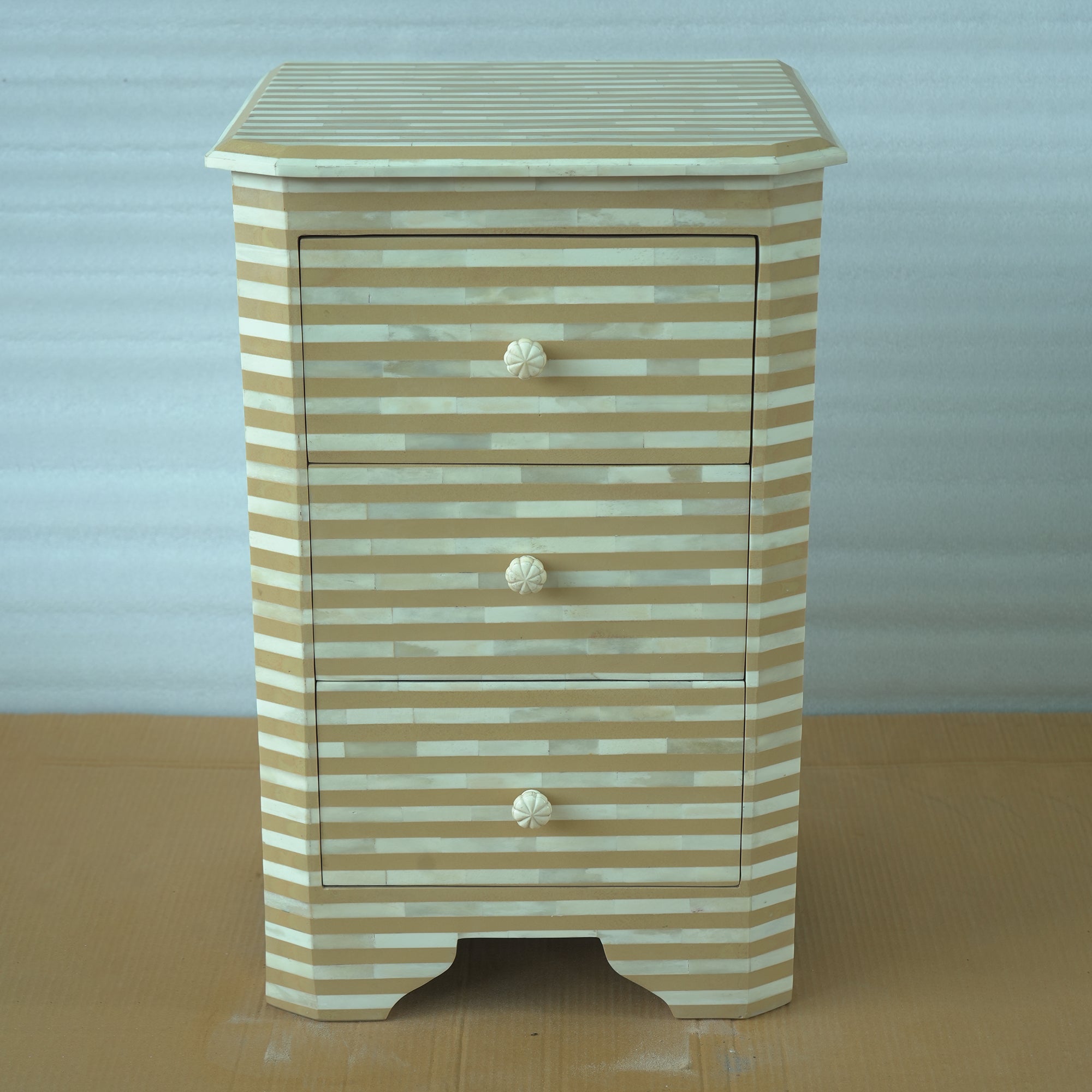 Handmade Bone Inlay Striped Bedside Table with 3 Drawers – Beige White Modern Nightstand Furniture