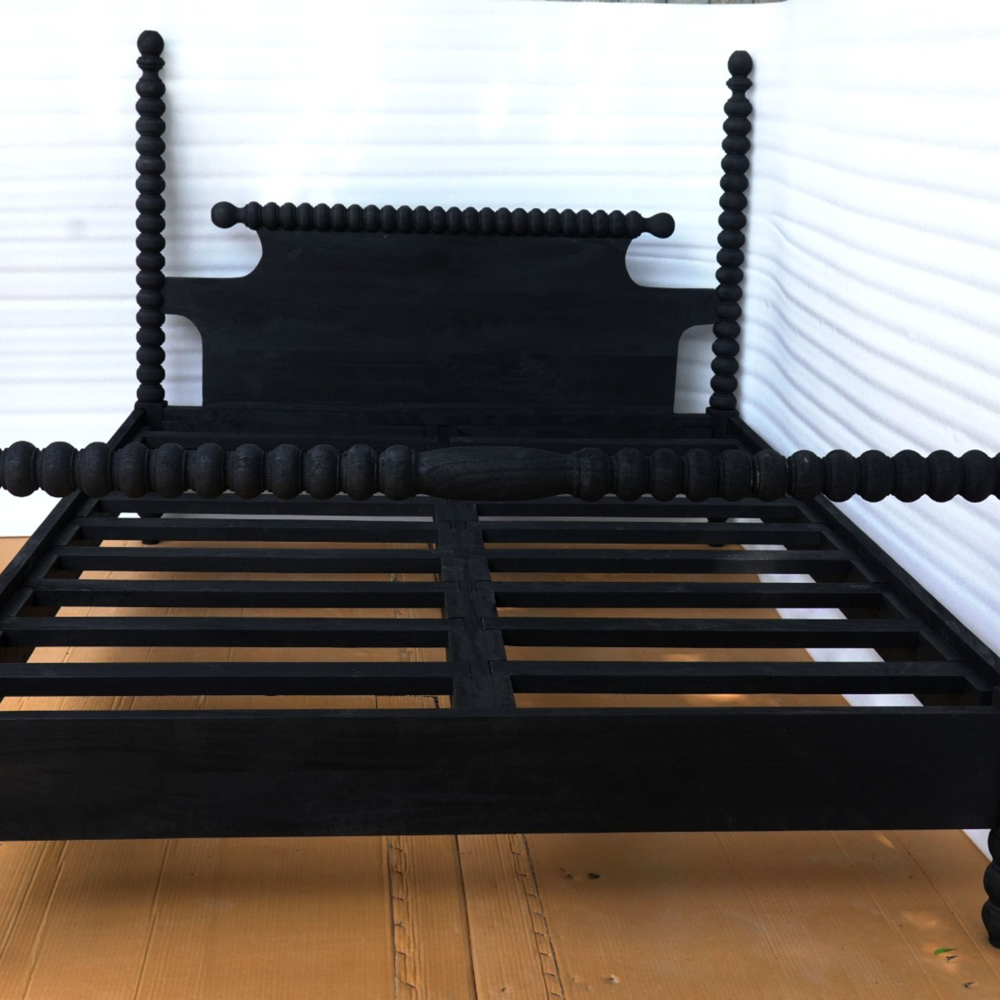 Hand-Carved Black Wooden Four-Poster Bed – Solid Wood King Bed Frame
