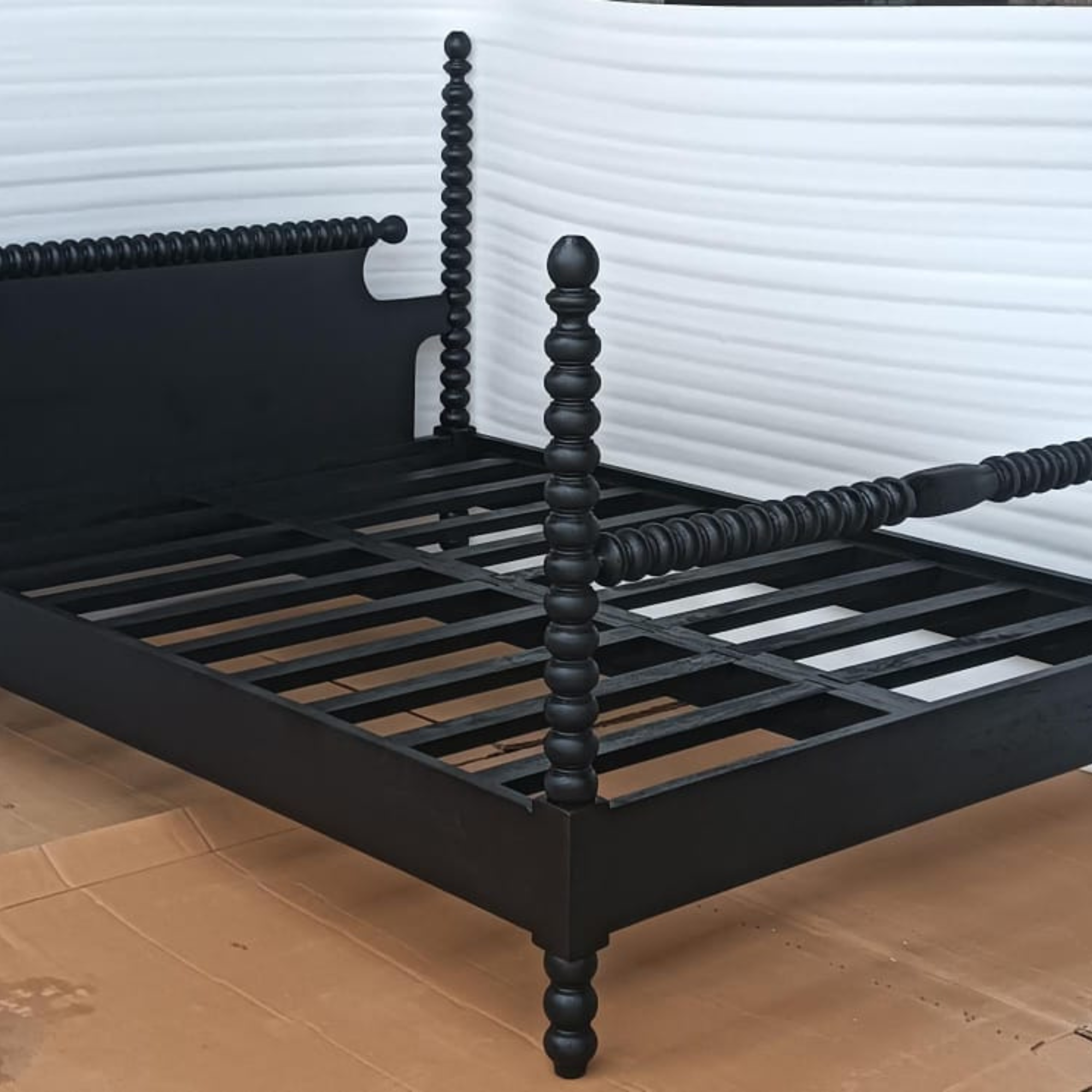 Hand-Carved Black Wooden Four-Poster Bed – Solid Wood King Bed Frame