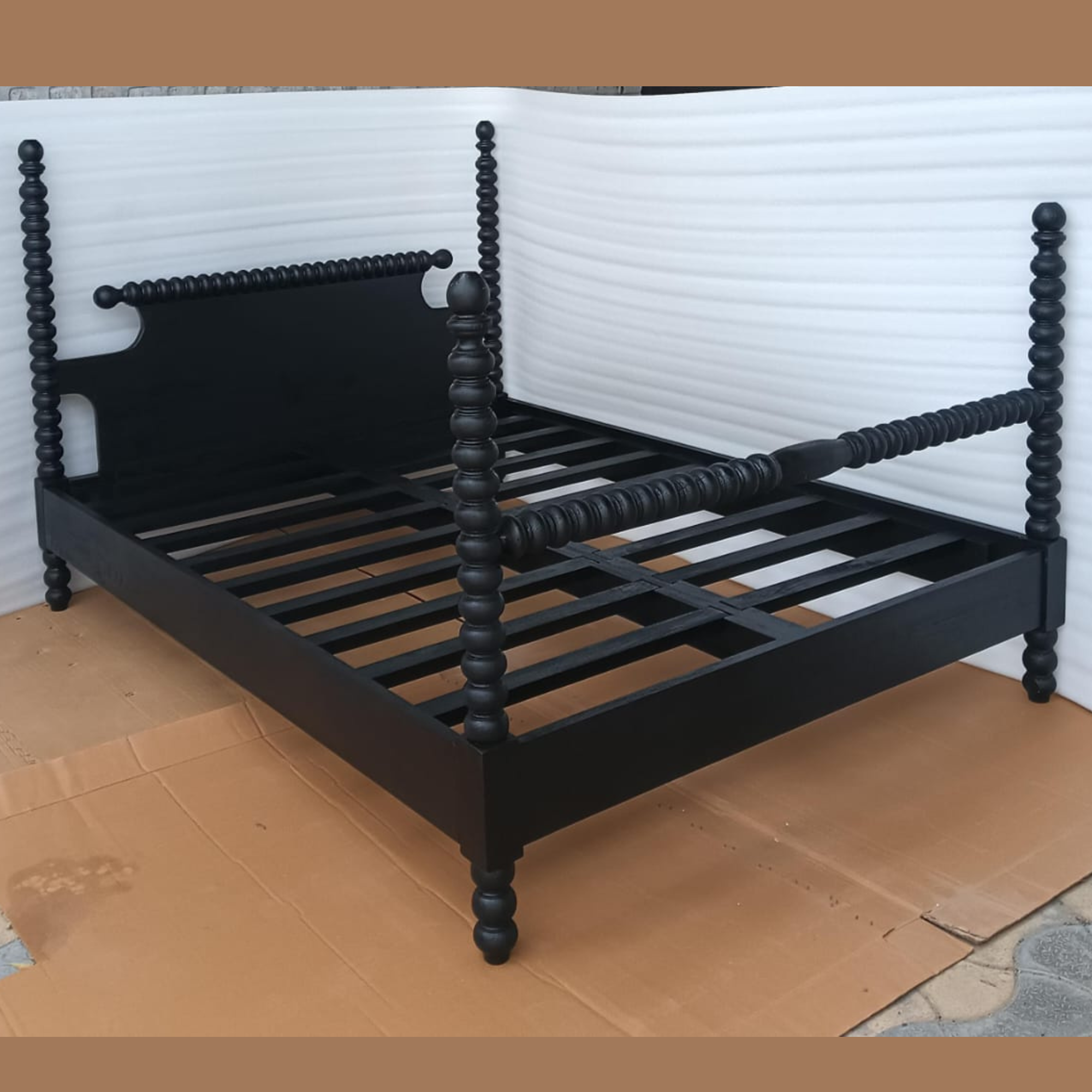 Hand-Carved Black Wooden Four-Poster Bed – Solid Wood King Bed Frame