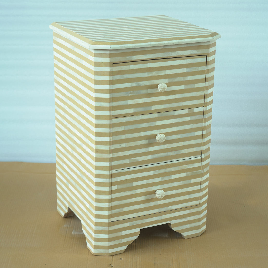 Handmade Bone Inlay Striped Bedside Table with 3 Drawers – Beige White Modern Nightstand Furniture