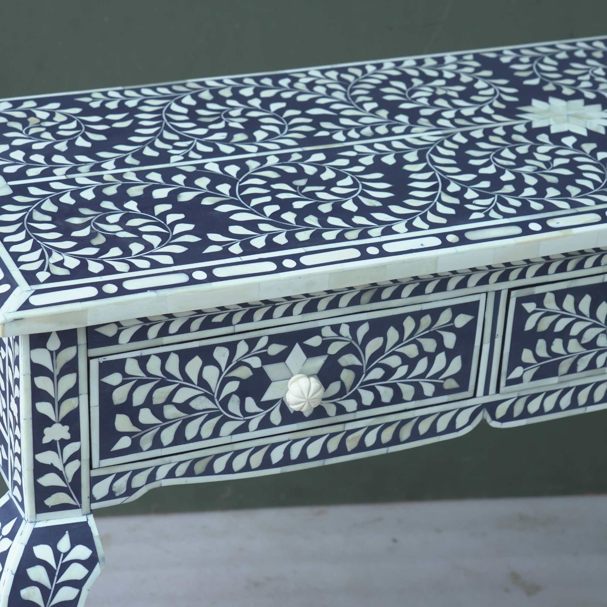 Handmade Bone Inlay Floral Console Table with Curved Legs – Black White Luxury Entryway Table with Drawers