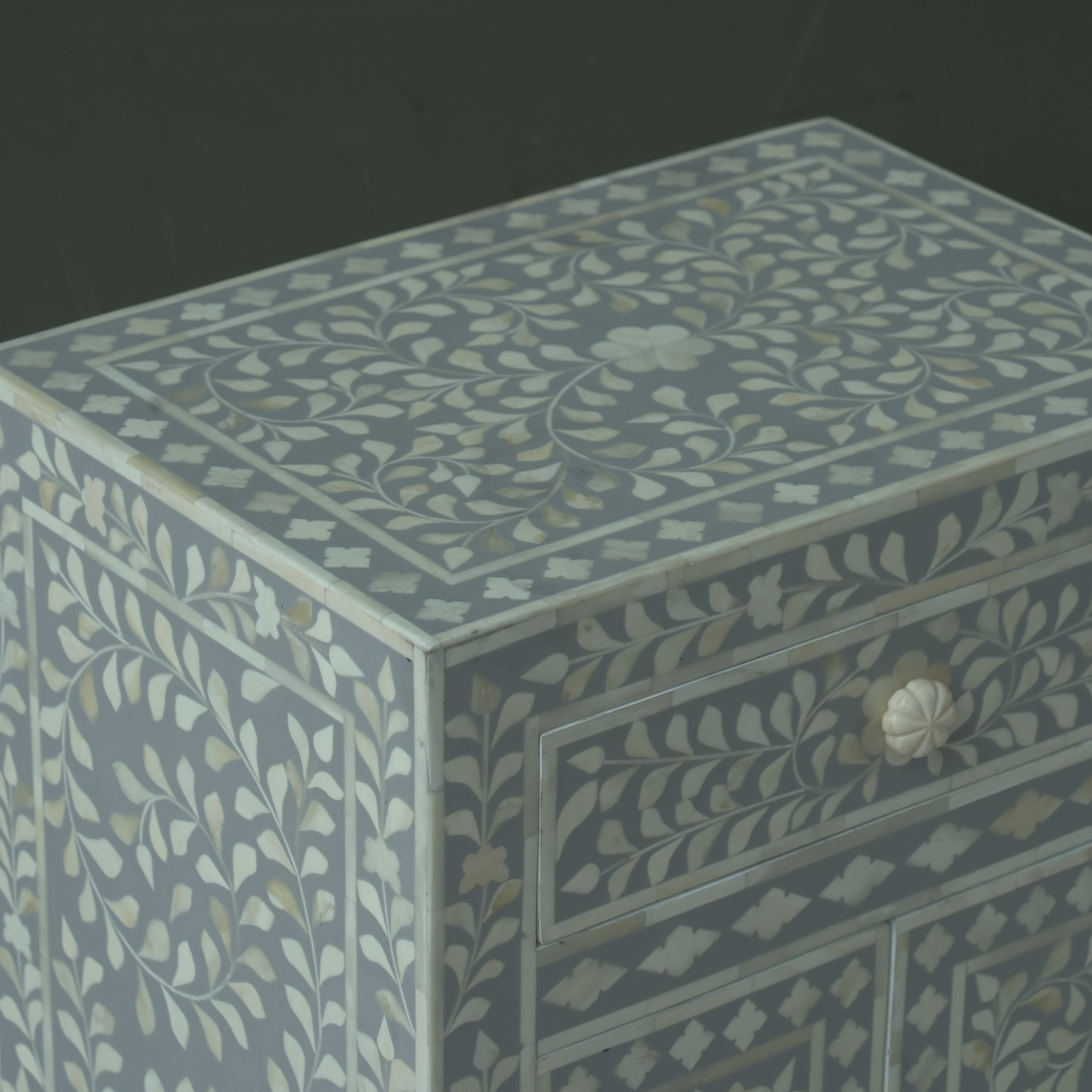 Handmade Bone Inlay Floral Bedside Table Grey White – Drawer & Cabinet Nightstand Luxury Furniture