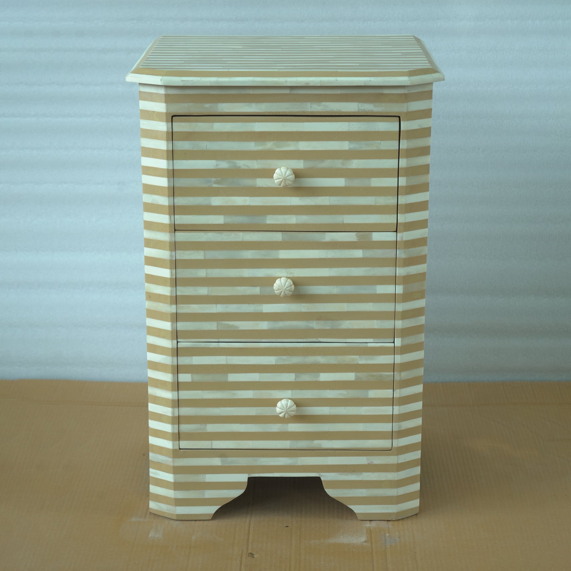 Handmade Bone Inlay Striped Bedside Table with 3 Drawers – Beige White Modern Nightstand Furniture
