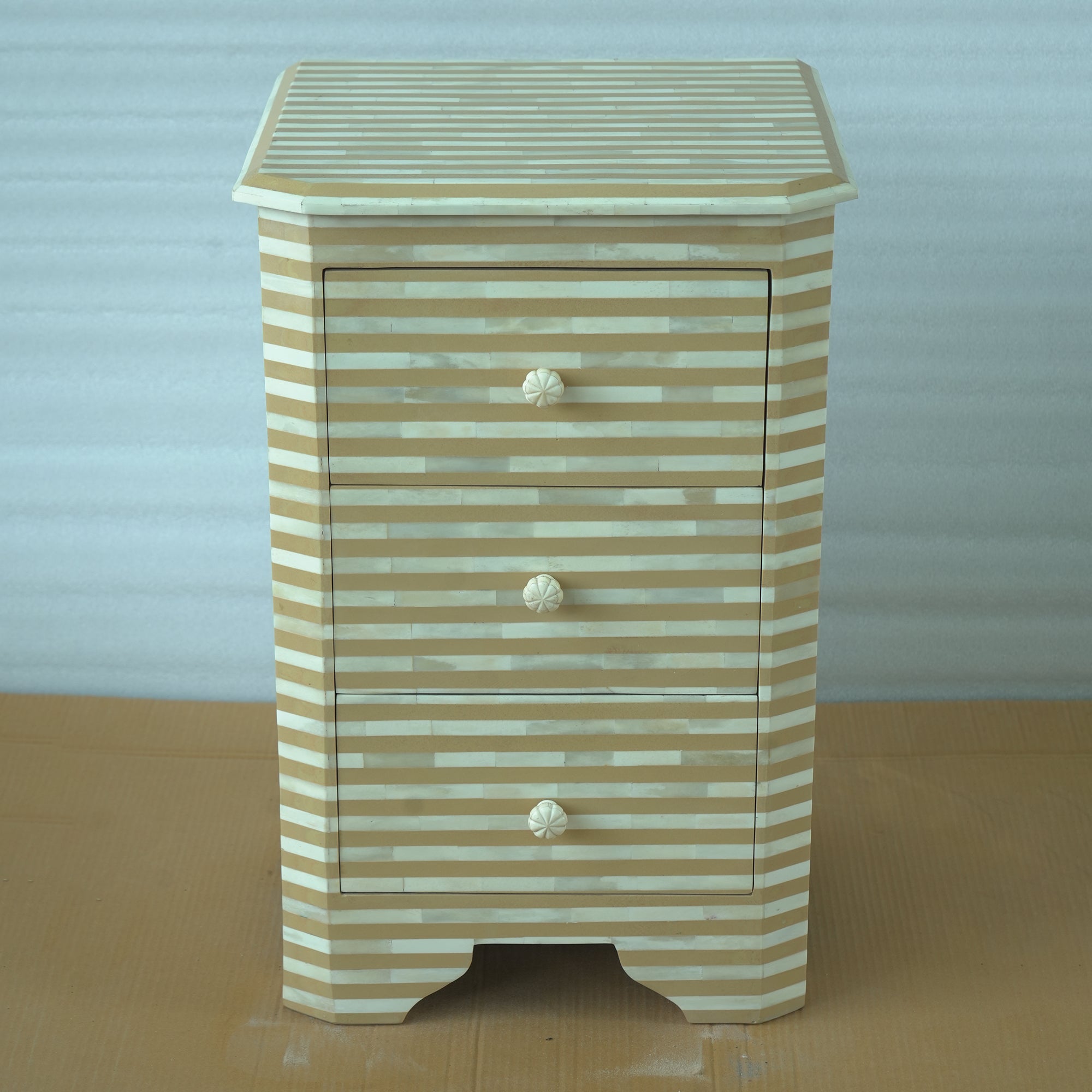 Handmade Bone Inlay Striped Bedside Table with 3 Drawers – Beige White Modern Nightstand Furniture