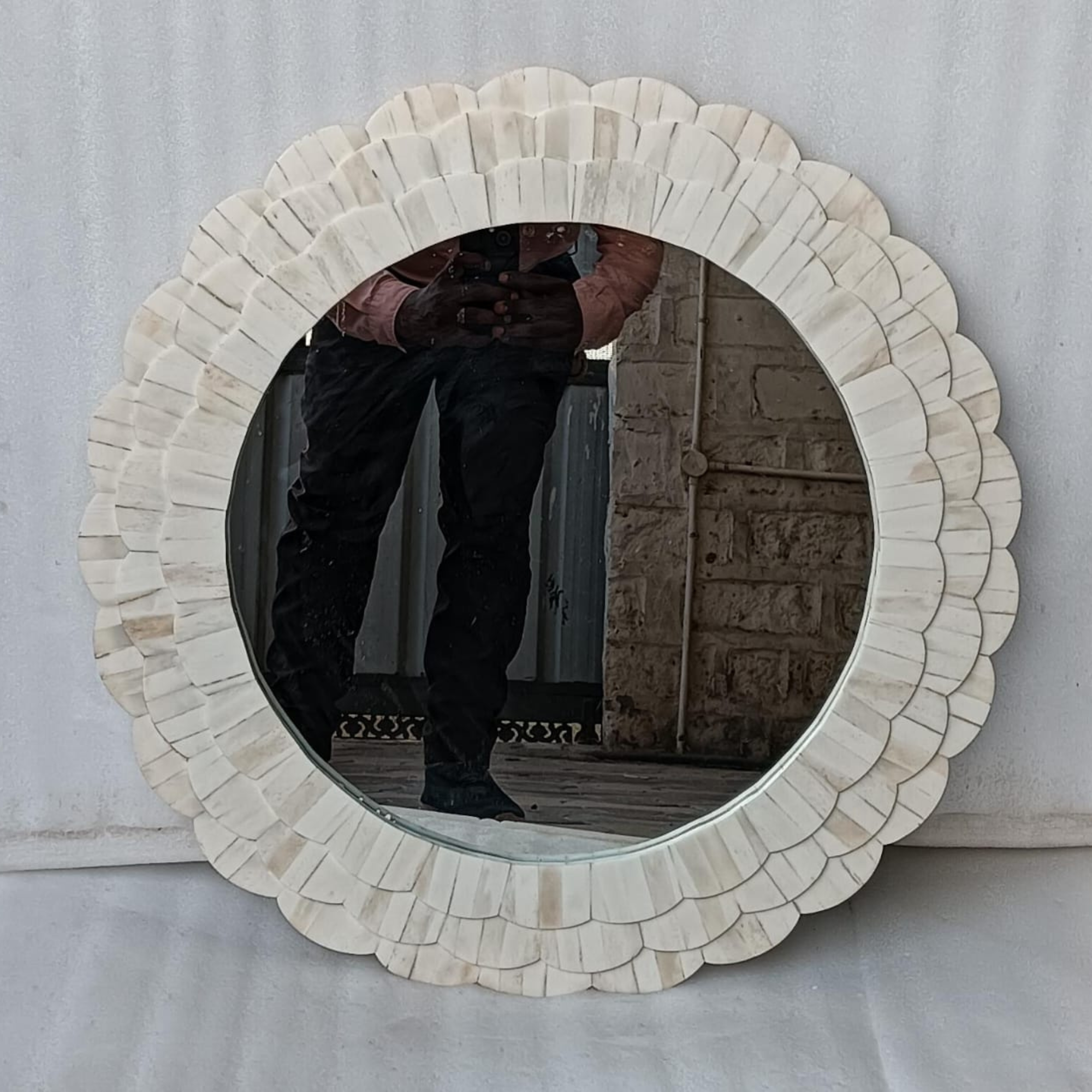 Handmade White Bone Inlay Round Wall Mirror – Scalloped Floral Frame