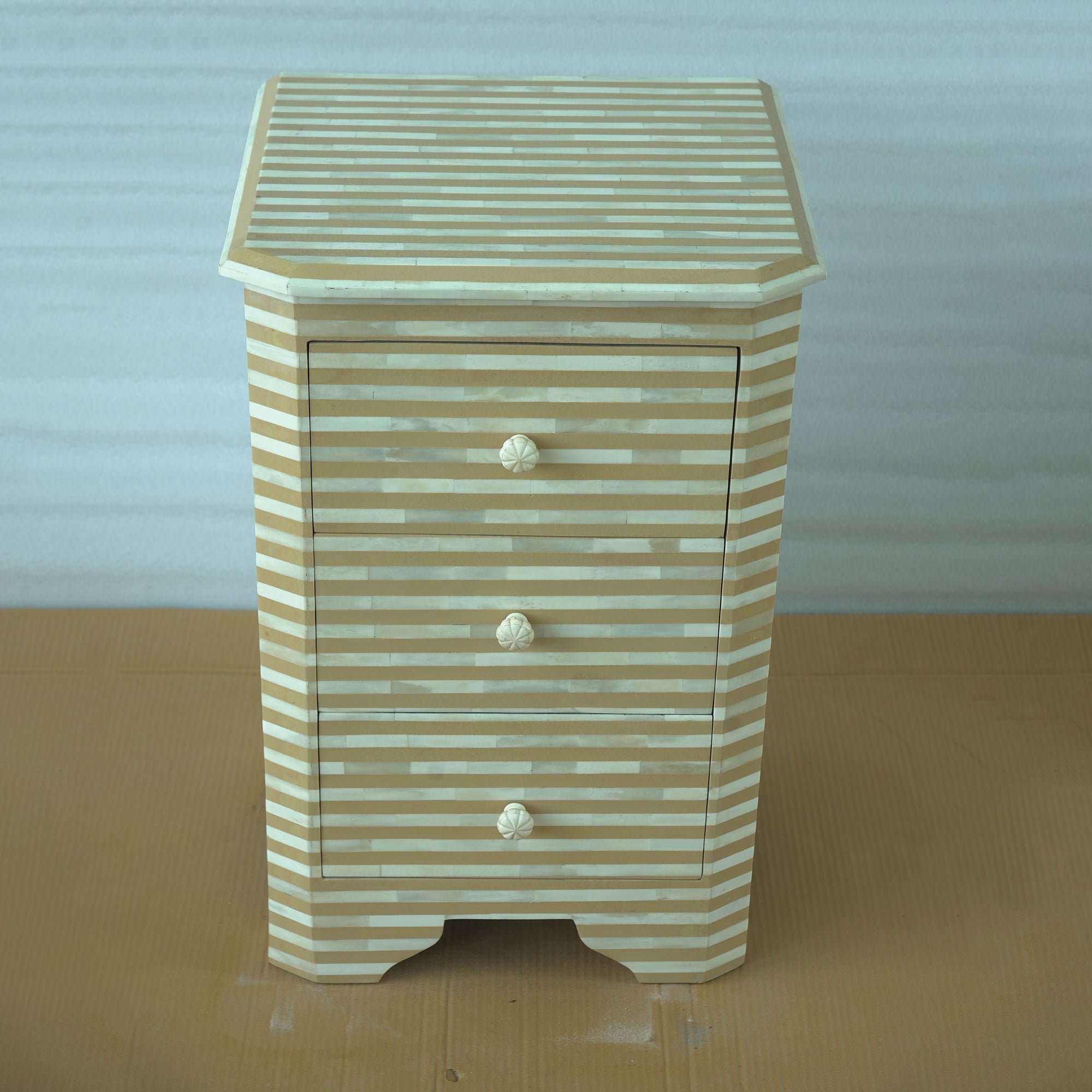 Handmade Bone Inlay Striped Bedside Table with 3 Drawers – Beige White Modern Nightstand Furniture