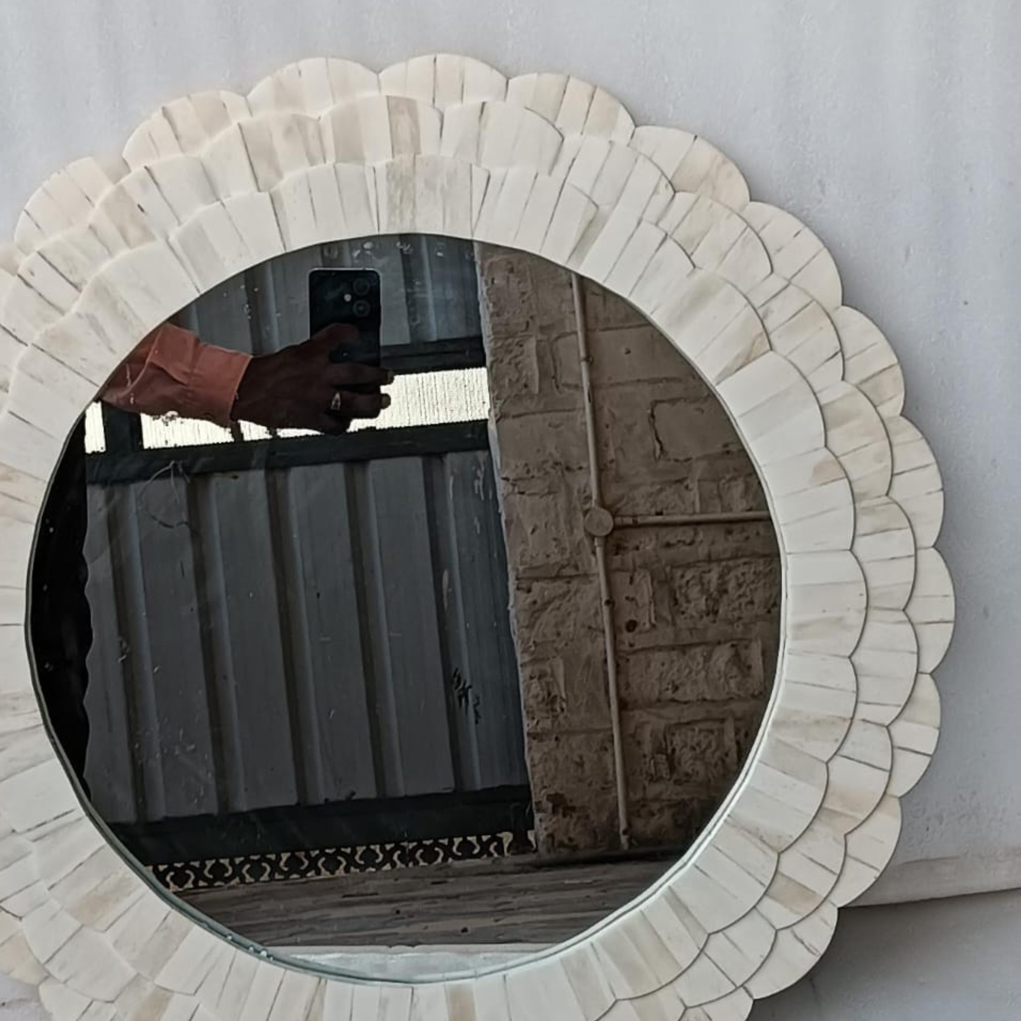 Handmade White Bone Inlay Round Wall Mirror – Scalloped Floral Frame