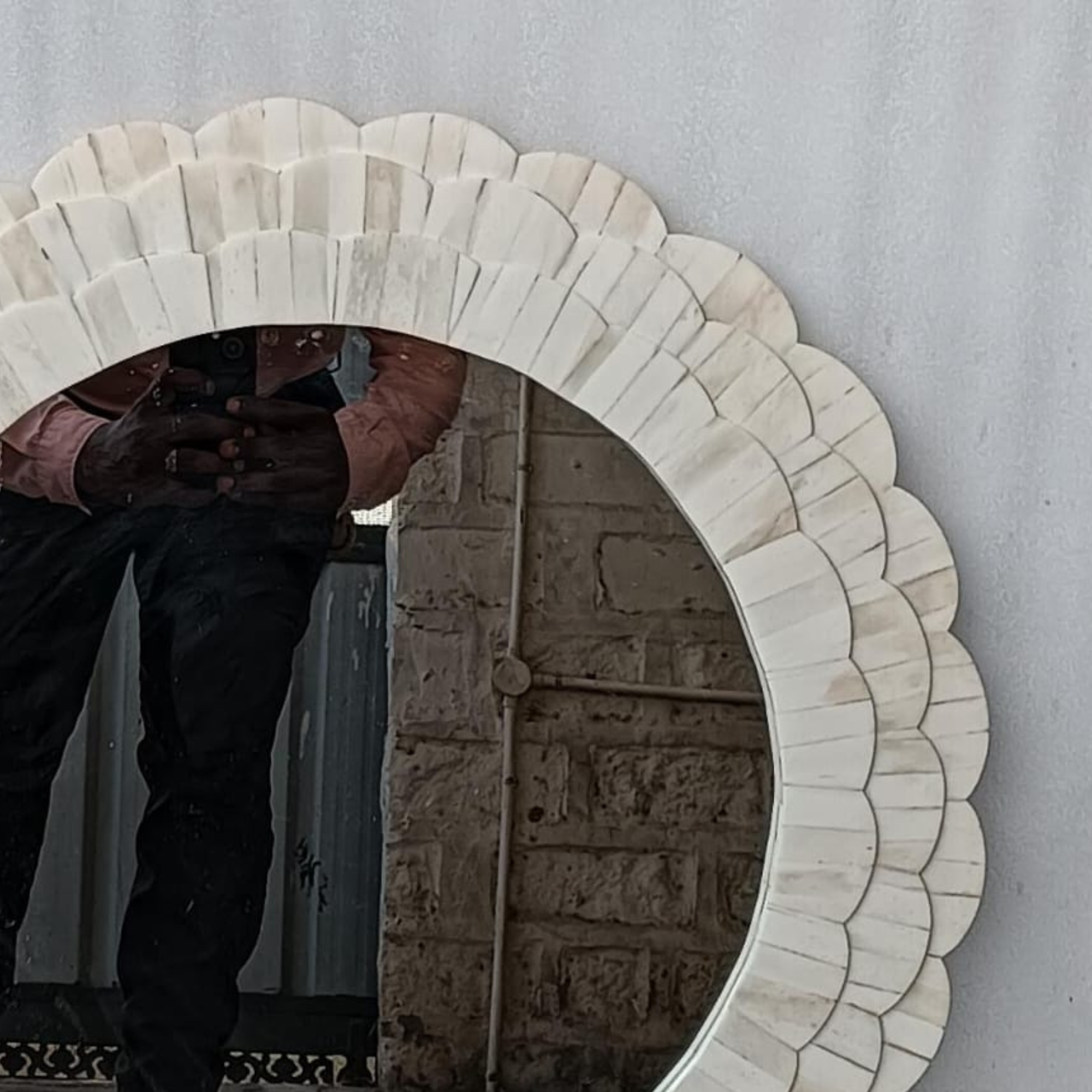 Handmade White Bone Inlay Round Wall Mirror – Scalloped Floral Frame