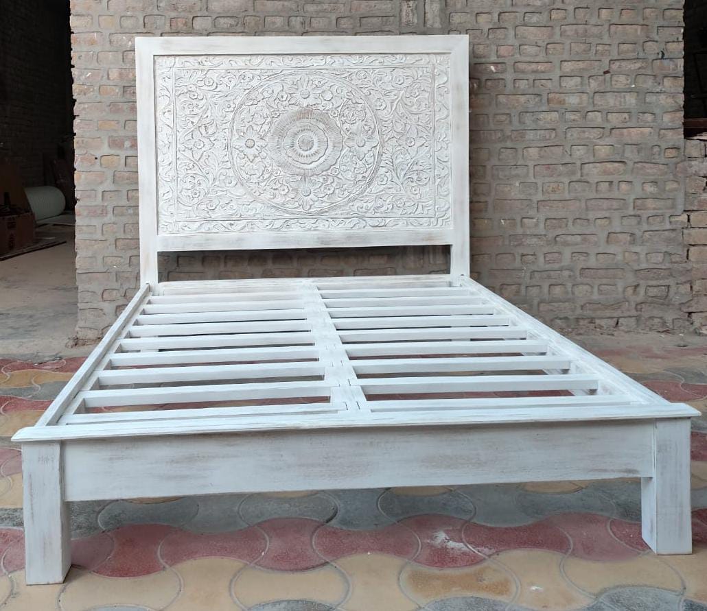 Hand Carved Wooden Bed Frame Luxury King Size Bedroom Furniture Handmade Solid Wood Bed With Carved Headboard