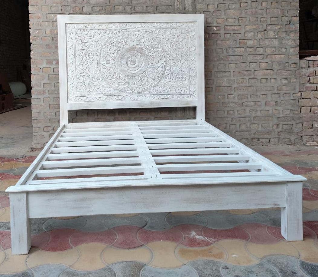 Hand Carved Wooden Bed Frame Luxury King Size Bedroom Furniture Handmade Solid Wood Bed With Carved Headboard