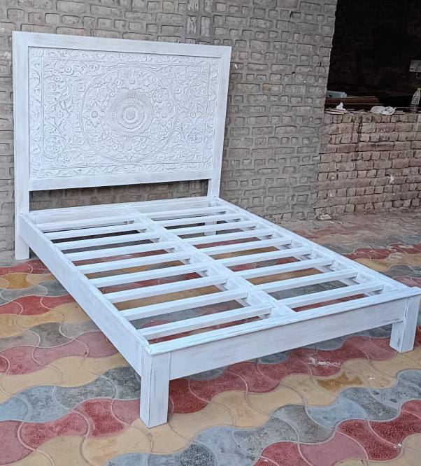 Hand Carved Wooden Bed Frame Luxury King Size Bedroom Furniture Handmade Solid Wood Bed With Carved Headboard