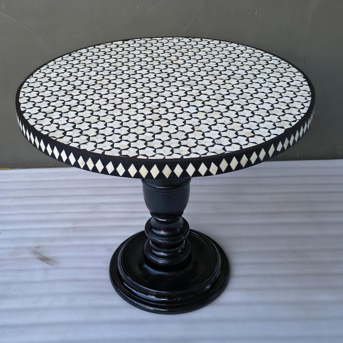 Handmade Black & White Geometric Bone Inlay Round Dining Table – Pedestal Base