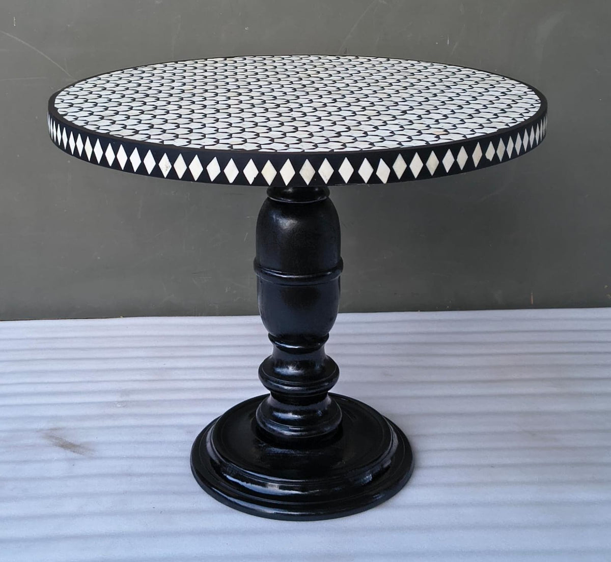 Handmade Black & White Geometric Bone Inlay Round Dining Table – Pedestal Base
