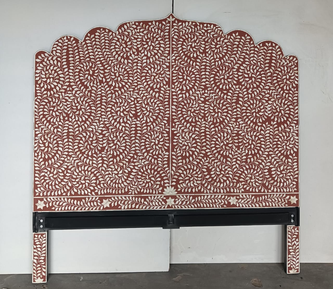 Handmade Bone Inlay Floral Headboard Scalloped Design Wooden Headboard Luxury Bedroom Furniture Custom King Queen Headboard