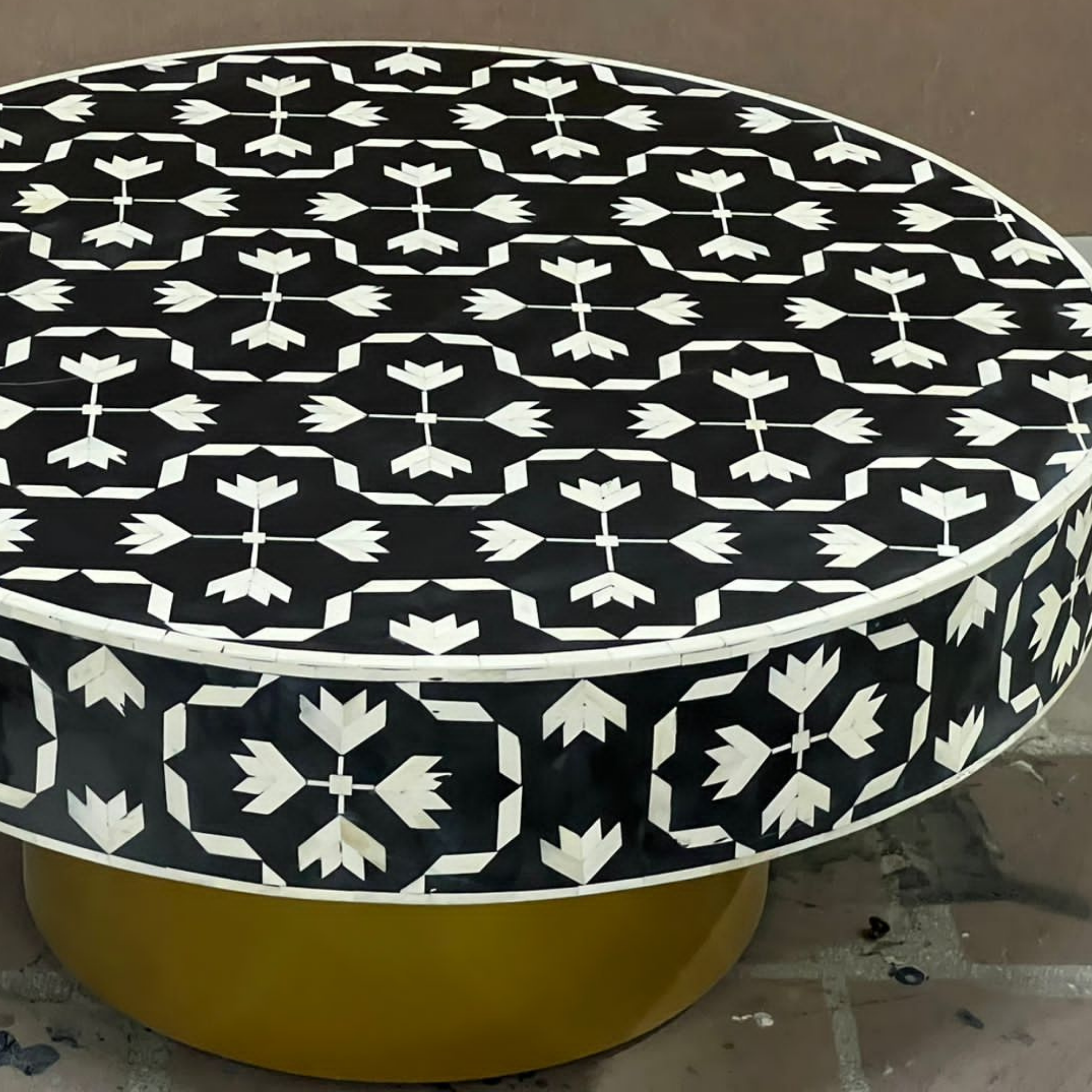 Handmade Black Bone Inlay Coffee Table | Arrow Pattern Round Coffee Table | Luxury Living Room Table
