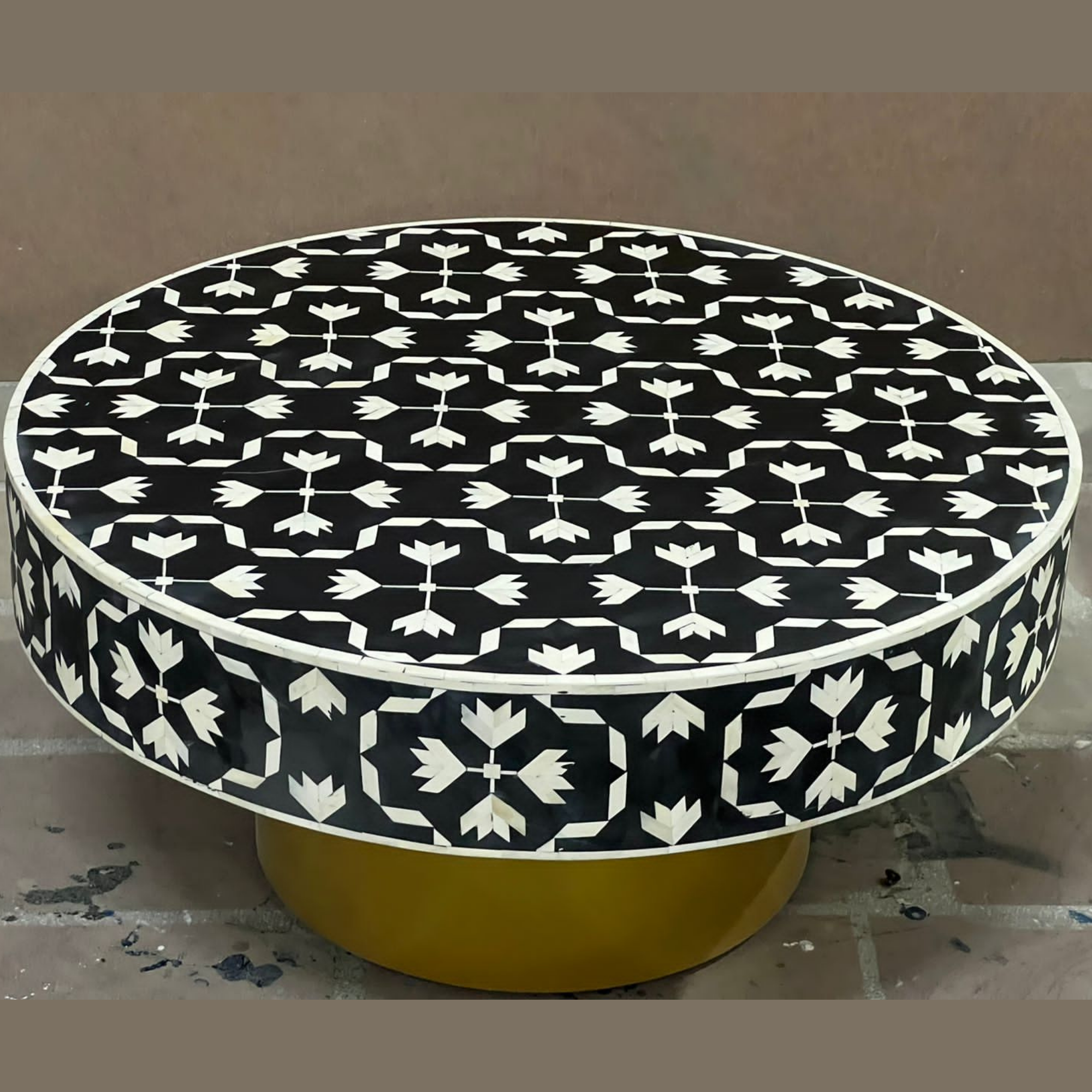 Handmade Black Bone Inlay Coffee Table | Arrow Pattern Round Coffee Table | Luxury Living Room Table