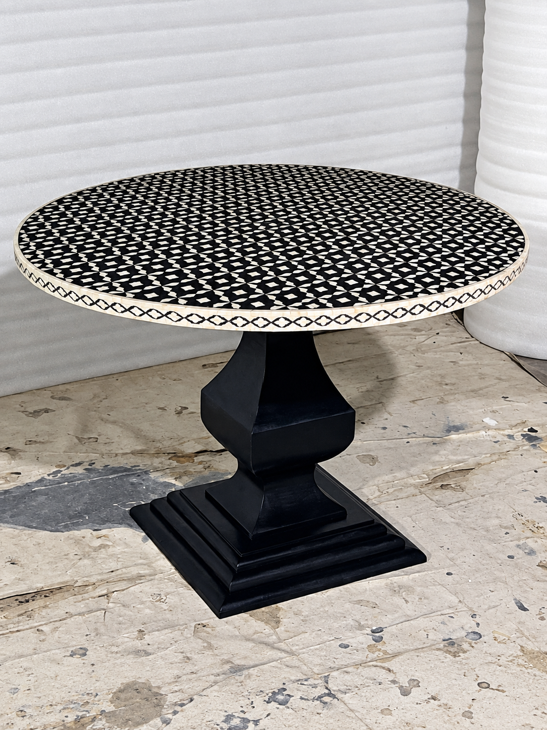 Handmade Black Bone Inlay Round Dining Table – Lattice Pattern