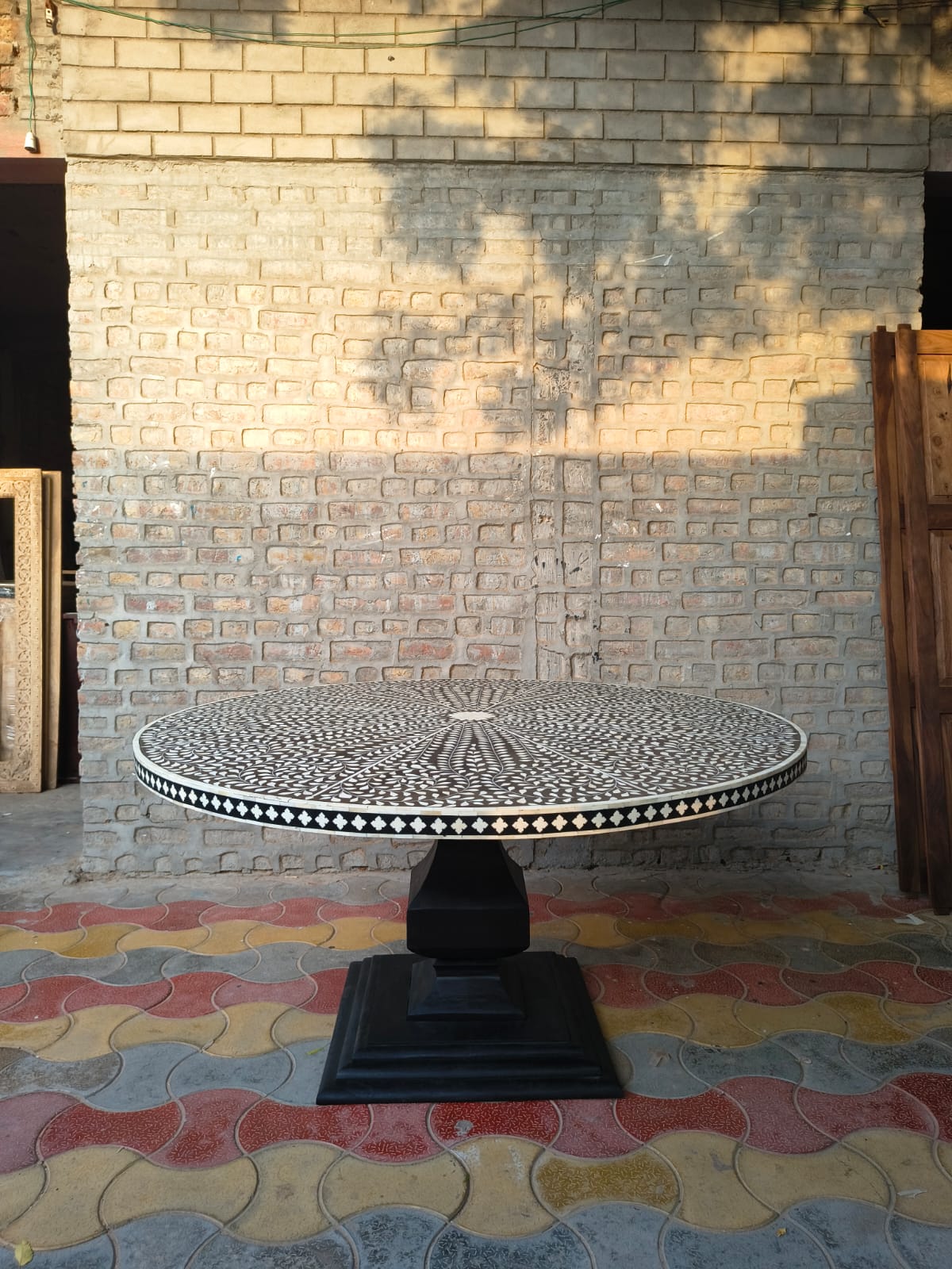 Handmade Black & White Bone Inlay Dining Table – Round Floral Pedestal Table