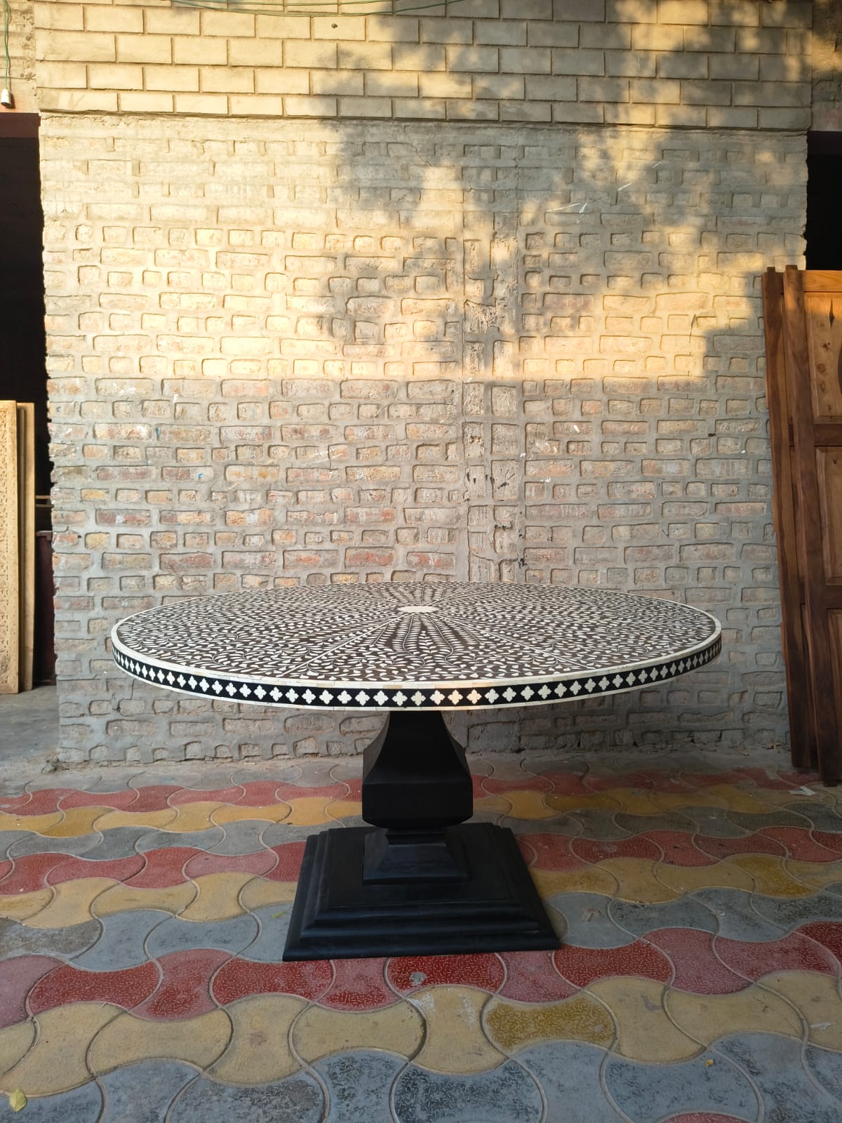 Handmade Black & White Bone Inlay Dining Table – Round Floral Pedestal Table