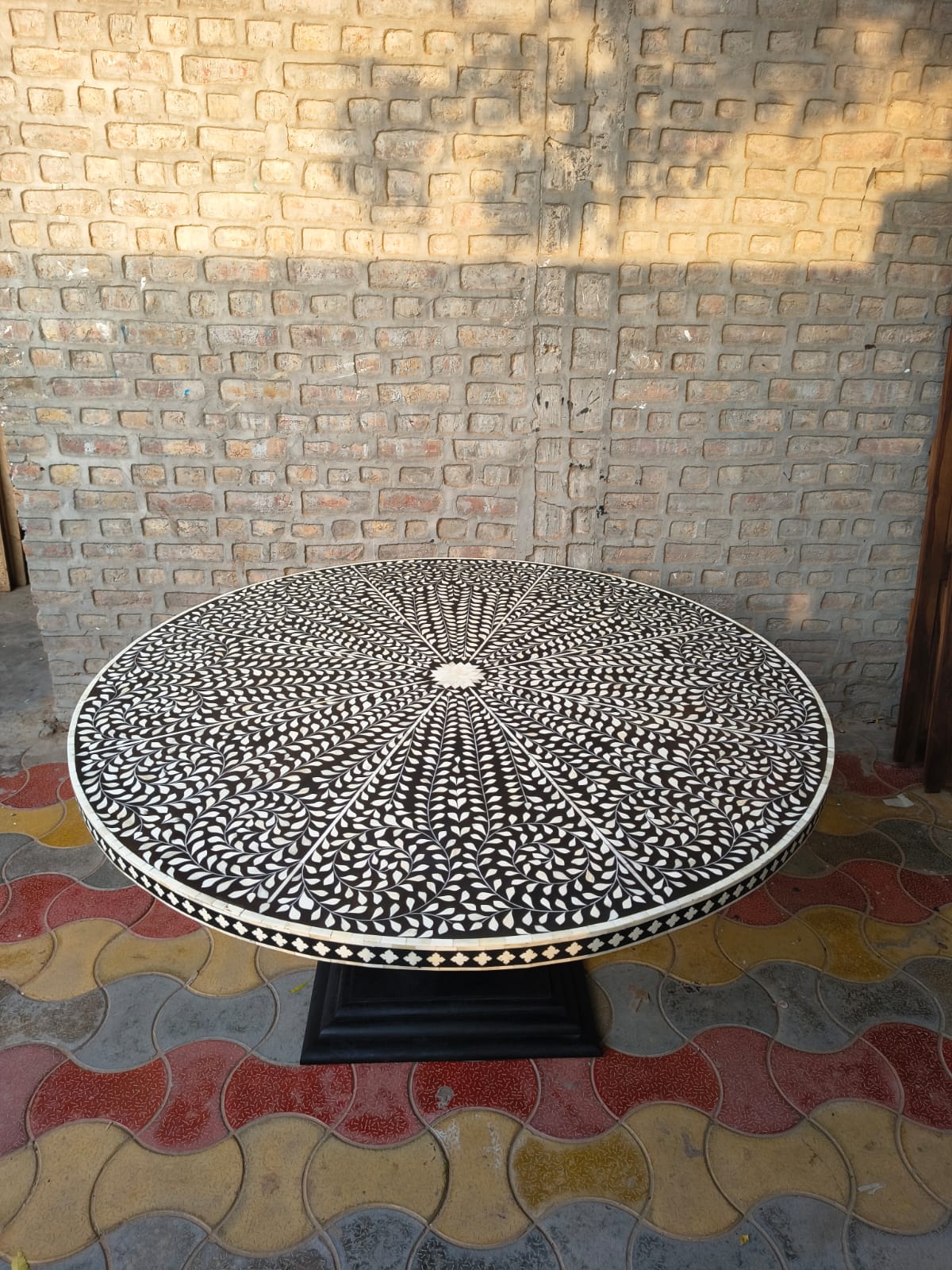 Handmade Black & White Bone Inlay Dining Table – Round Floral Pedestal Table