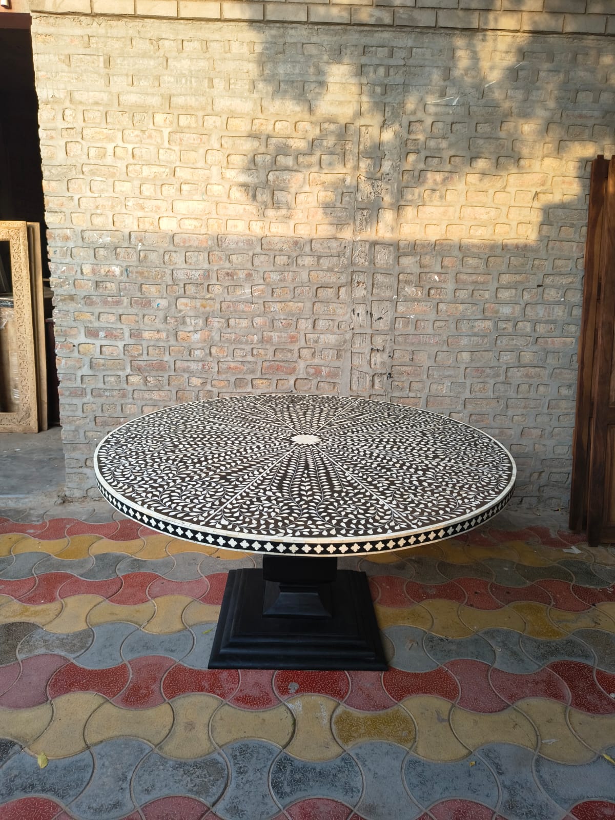 Handmade Black & White Bone Inlay Dining Table – Round Floral Pedestal Table