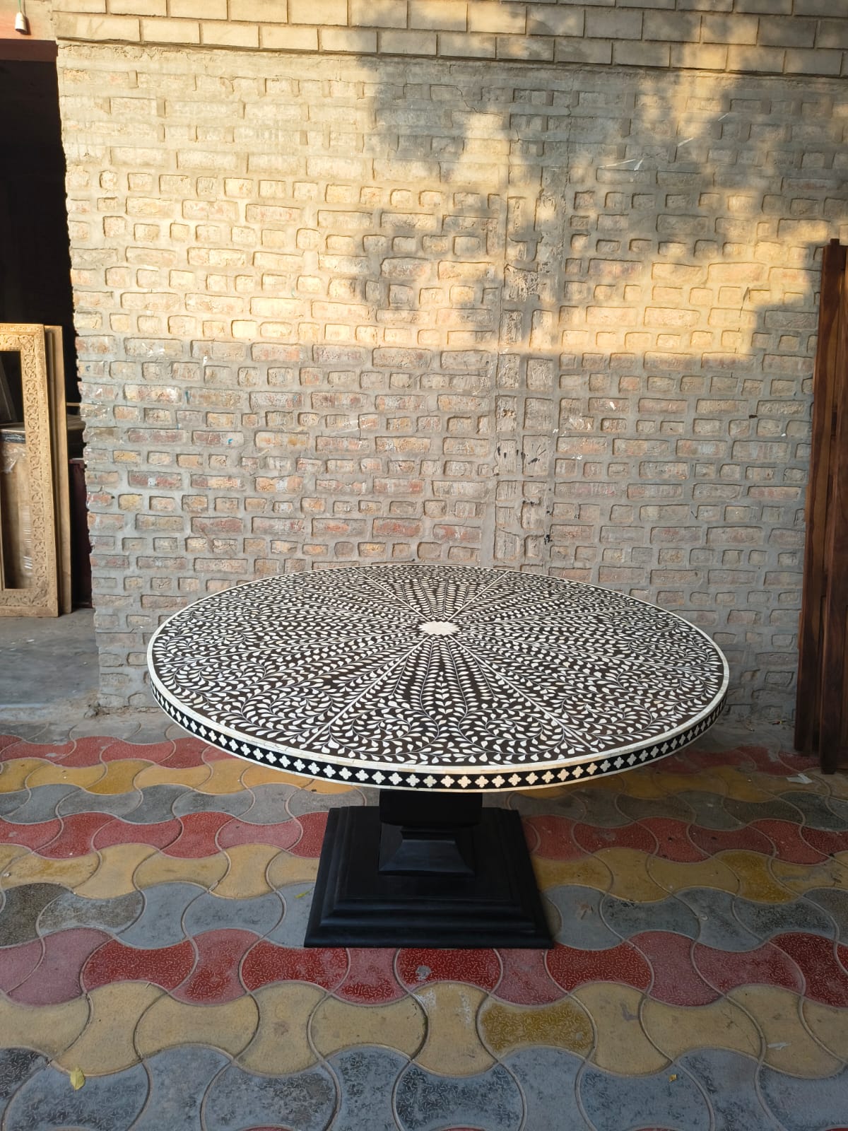 Handmade Black & White Bone Inlay Dining Table – Round Floral Pedestal Table