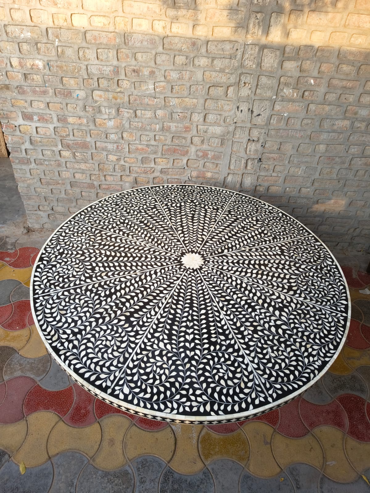 Handmade Black & White Bone Inlay Dining Table – Round Floral Pedestal Table