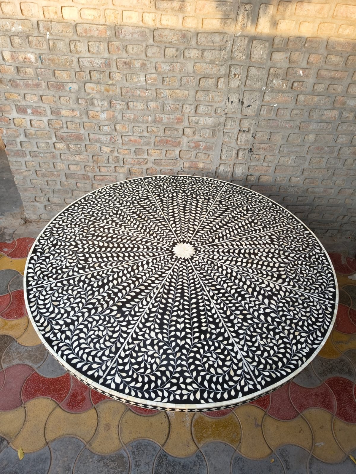 Handmade Black & White Bone Inlay Dining Table – Round Floral Pedestal Table
