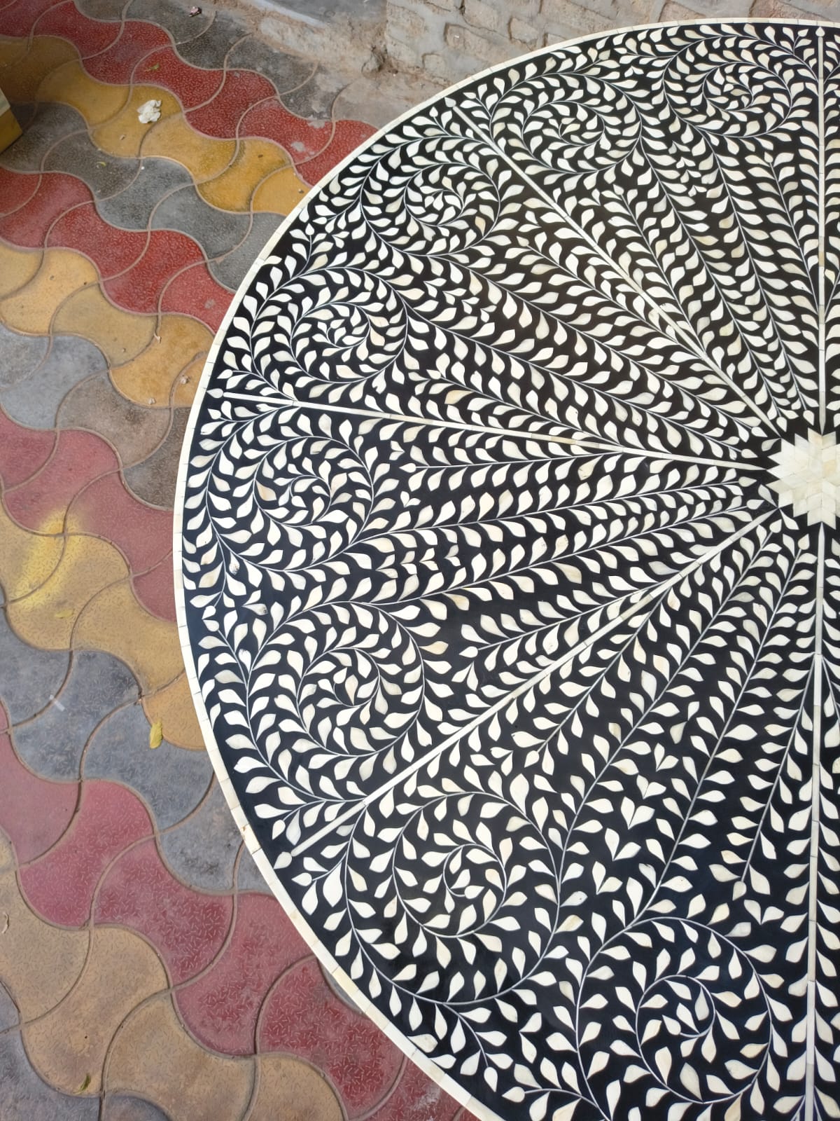 Handmade Black & White Bone Inlay Dining Table – Round Floral Pedestal Table