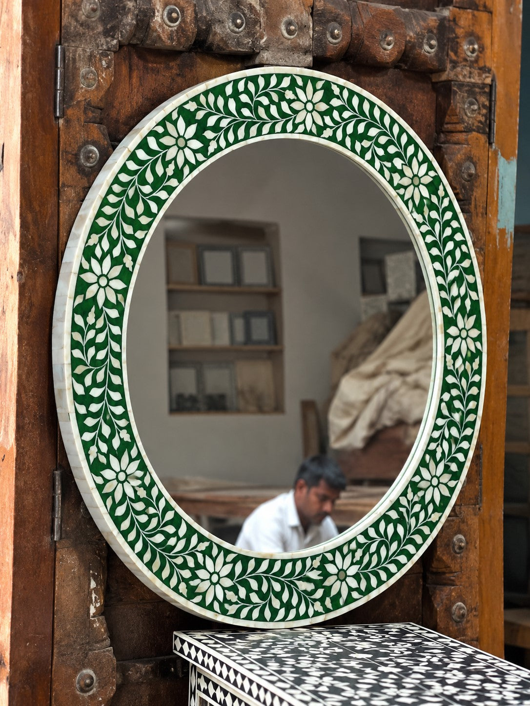 Handmade Green Bone Inlay Round Mirror – Floral & Leaf Design