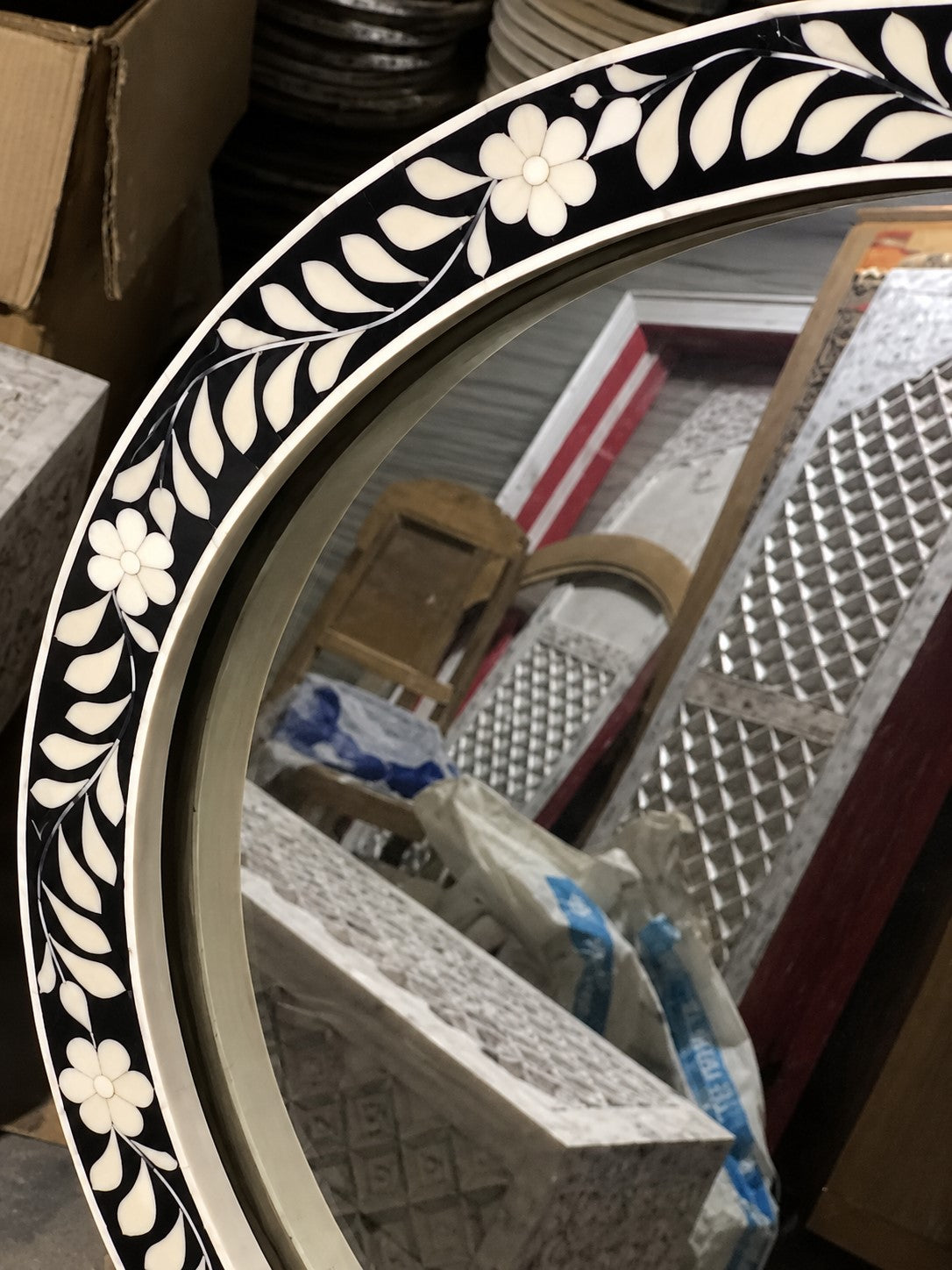 Handmade Black & White Bone Inlay Round Mirror – Floral Leaf Design