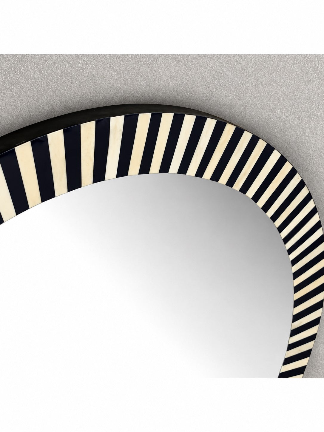 Handmade Black & White Striped Bone Inlay Round Wall Mirror