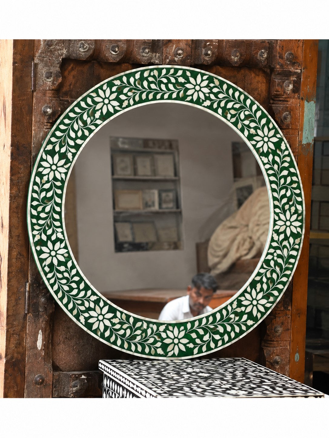 Handmade Green Bone Inlay Round Mirror – Floral & Leaf Design