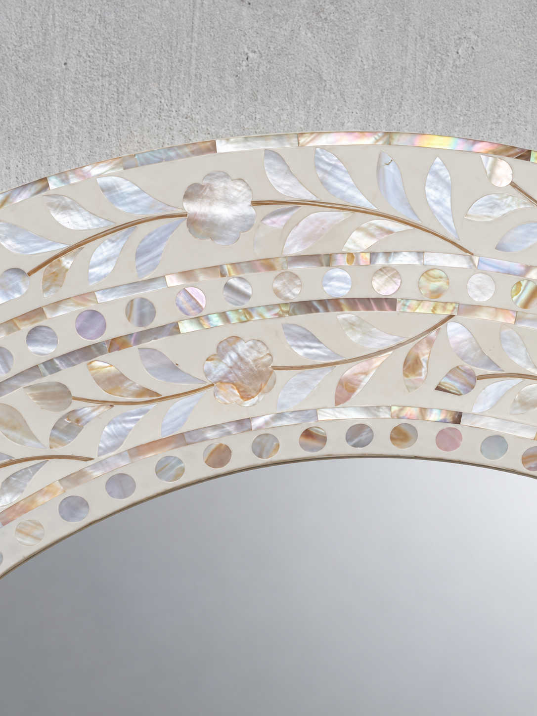 White Mother of Pearl Inlay Round Mirror – Handmade Floral Wall Mirror
