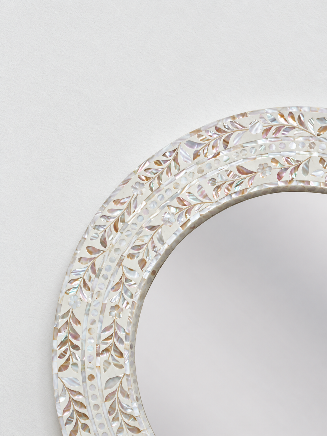 White Mother of Pearl Inlay Round Mirror – Handmade Floral Wall Mirror