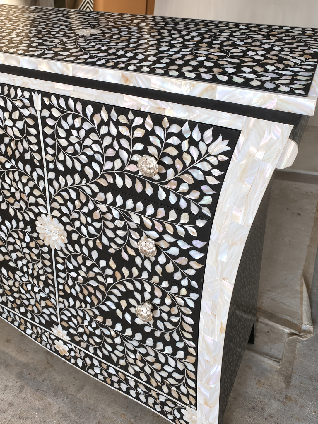 Black Mother of Pearl Inlay Chest of Drawers – 8 Drawer Floral Dresser