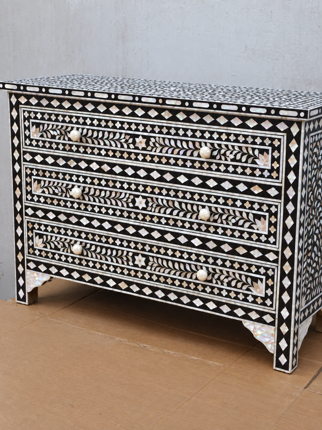 Black Mother of Pearl Inlay Chest of Drawers – 3 Drawer Floral Dresser