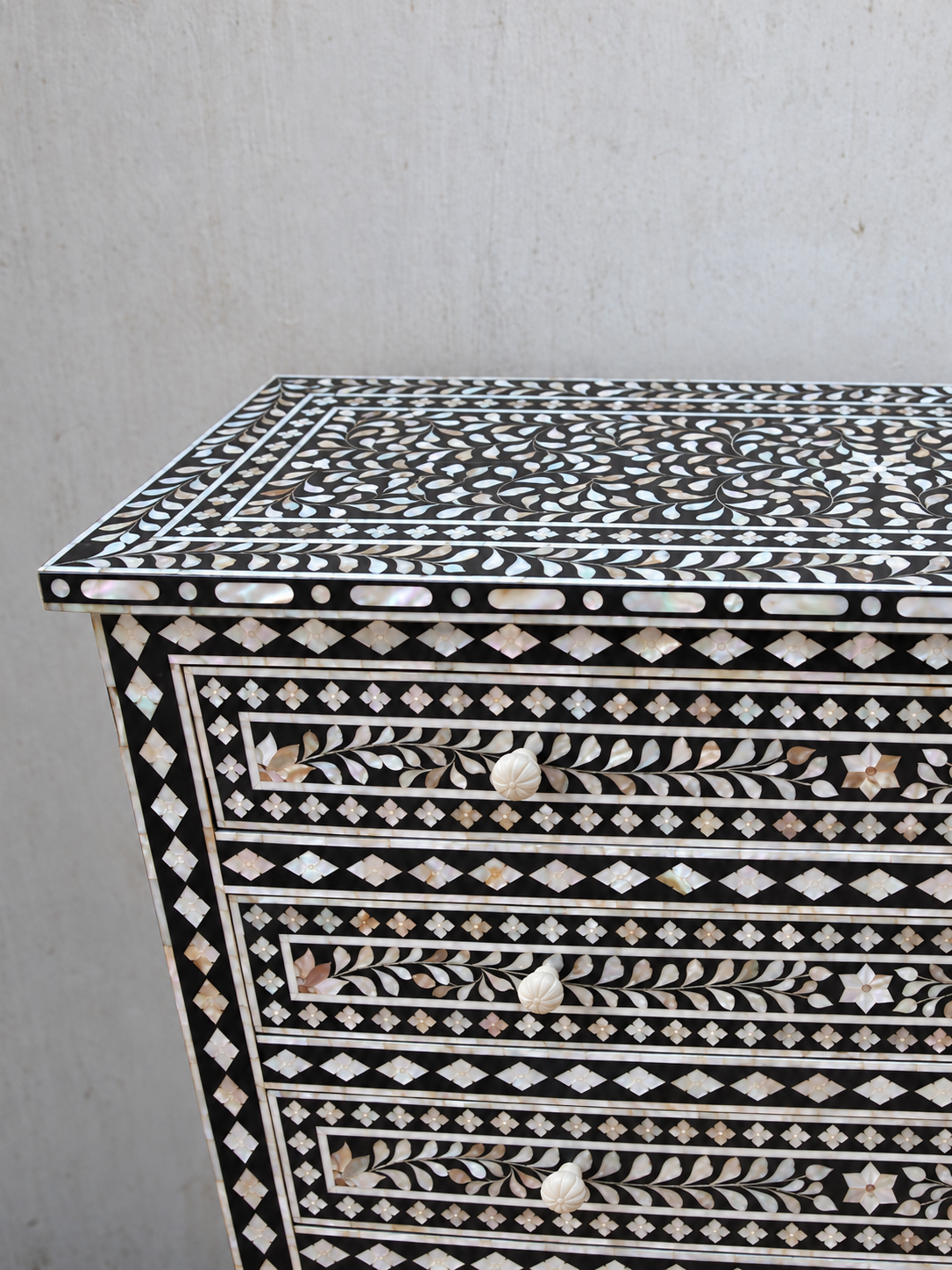 Black Mother of Pearl Inlay Chest of Drawers – 3 Drawer Floral Dresser