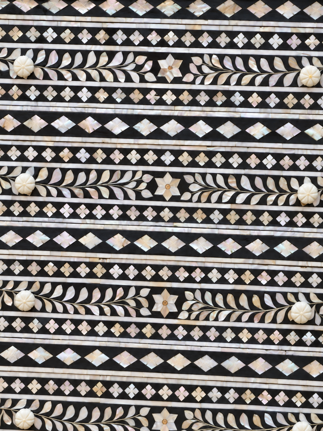 Black Mother of Pearl Inlay Chest of Drawers – 3 Drawer Floral Dresser